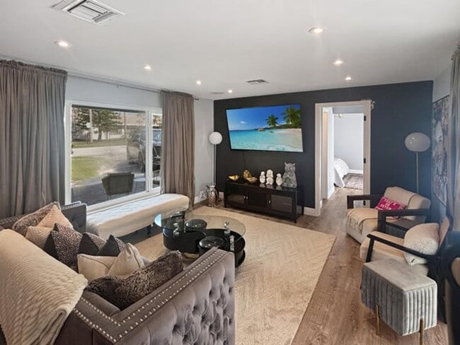 Foto del edificio - 100 SW 17th St