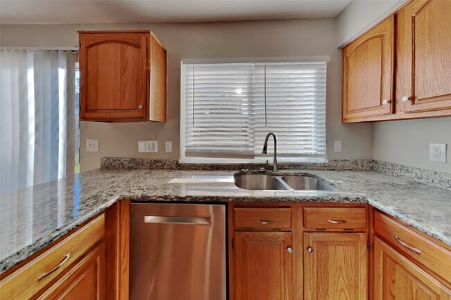 Foto del edificio - 7611 Round Grove Ln