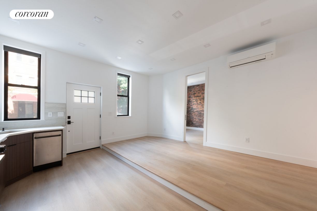 Primary Photo - 290 15th St