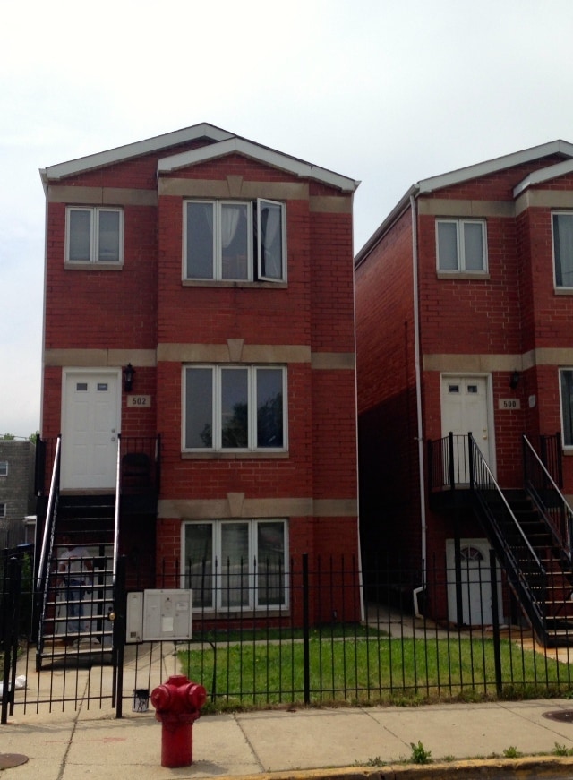 Building Photo - 502 S Oakley Blvd