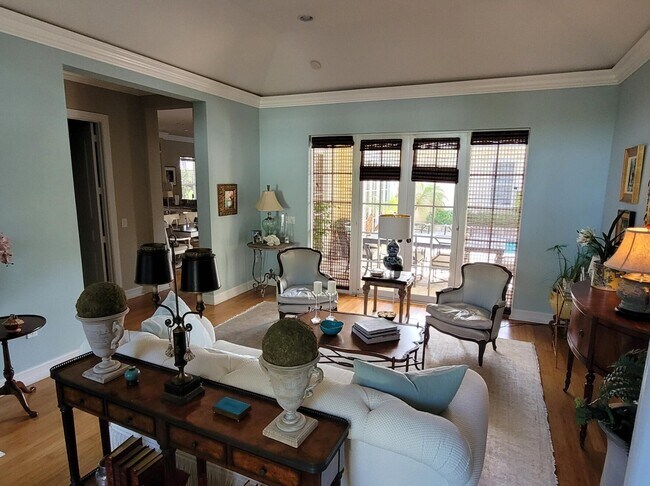 Building Photo - 6585 Martinique Way