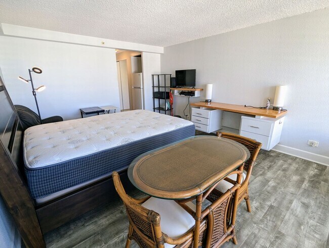 Foto del edificio - Partially Furnished  Studio with 1-Bath at...