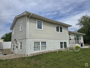 Building Photo - 308 1/2 12th Ave