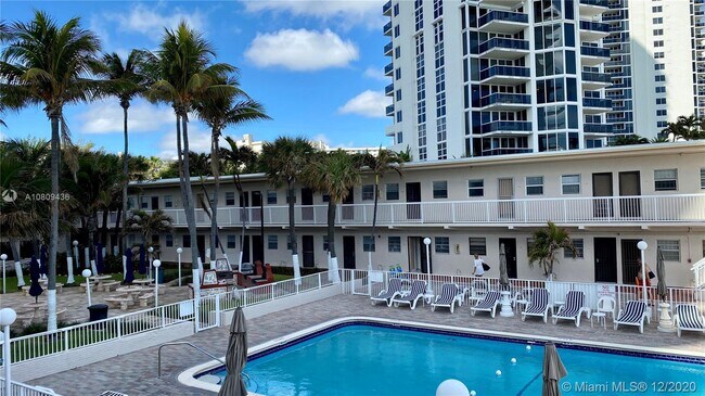 Foto del edificio - 19051 Collins Ave