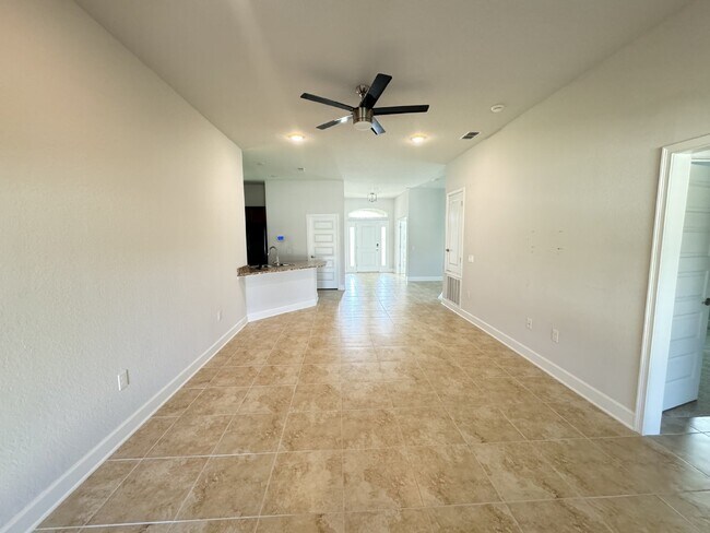 Building Photo - Coming Soon! Beautiful 4 Bedroom 2 Bathroom Single Family in Winter Haven Gated Community
