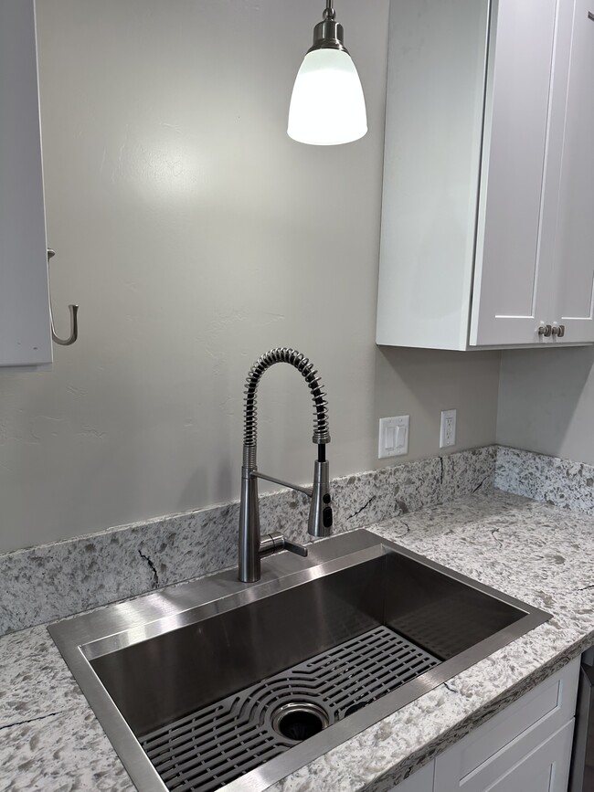 Quartz Countertops - 187 Courthouse Way