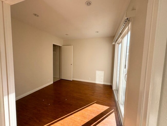 Building Photo - Scenic 4 Bedroom, 2.5 Bathroom Condo