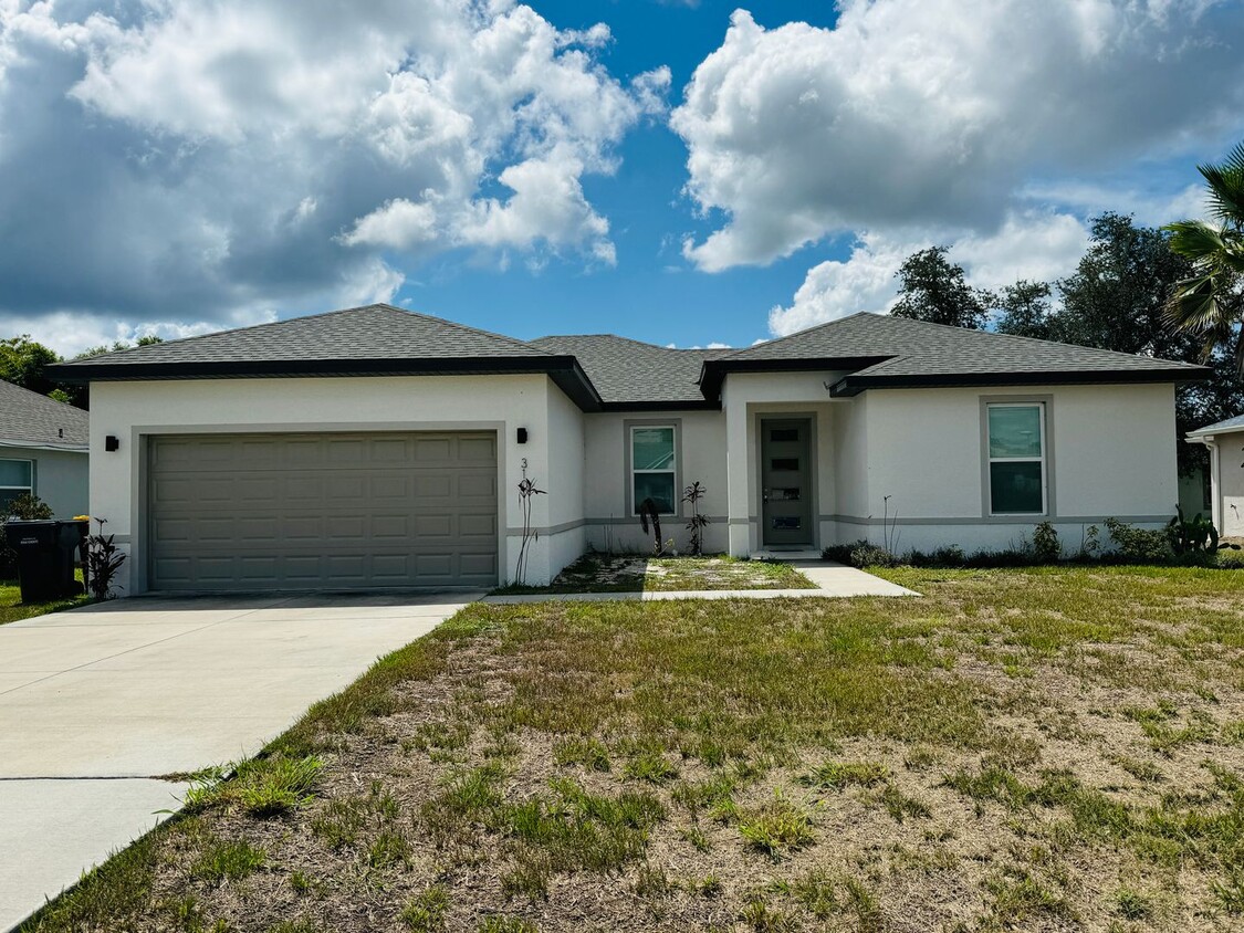 Foto principal - GORGEOUS 4 Bedroom, 2 Bathroom Home in Poi...