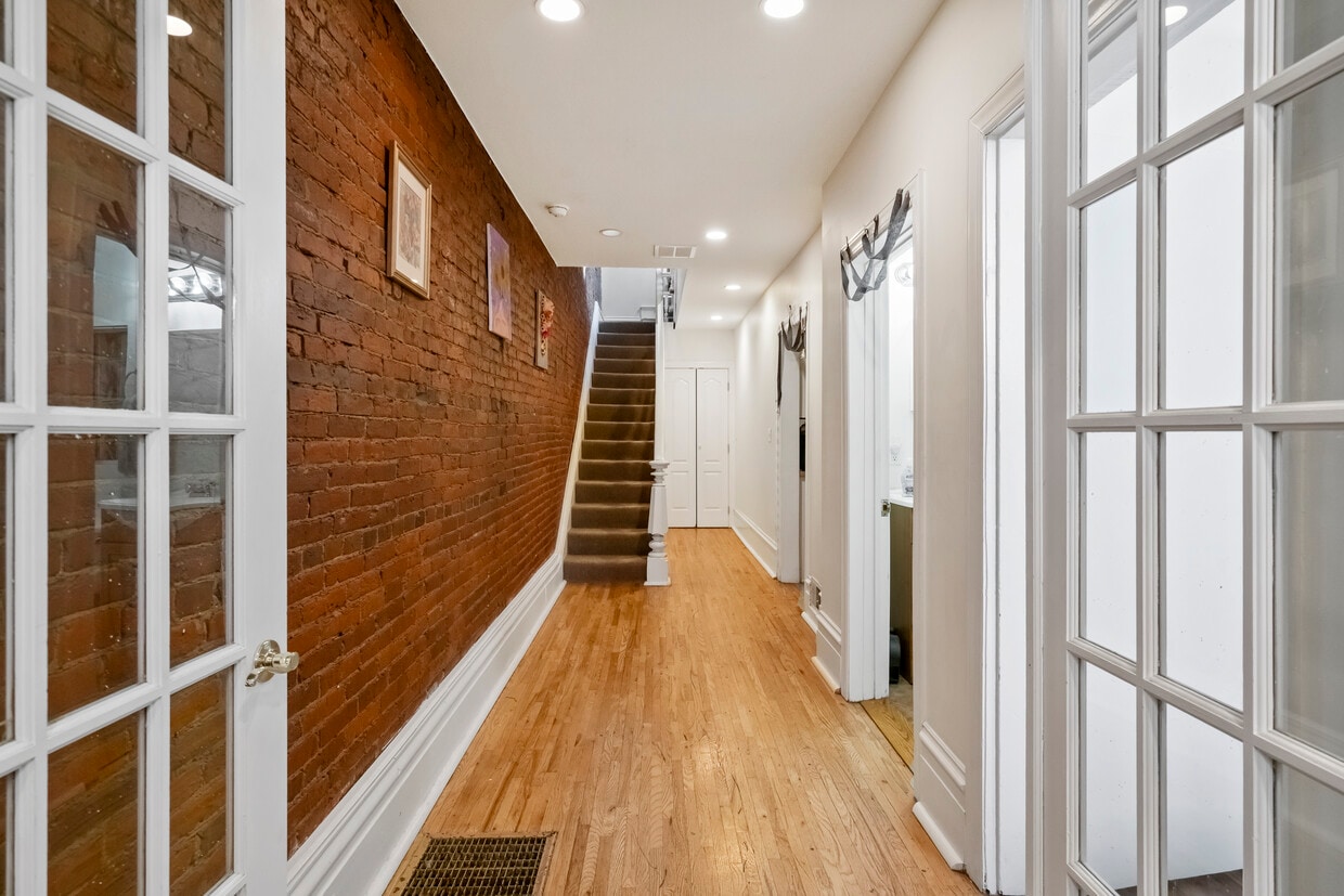 Photo - 2120 E Carson St (Pittsburgh, PA)