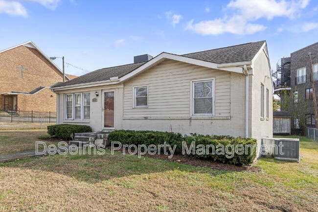 Photo - 802 Ramsey St House