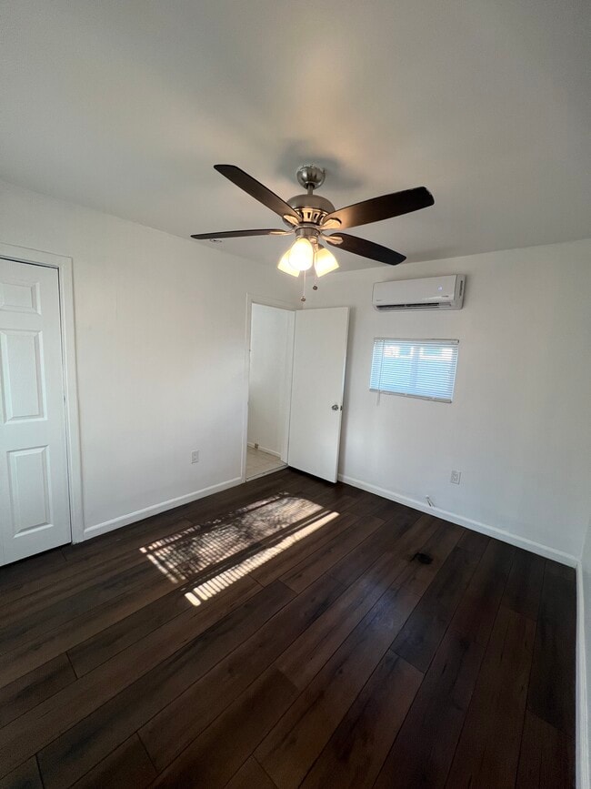 Bedroom - 122 E Quintard St
