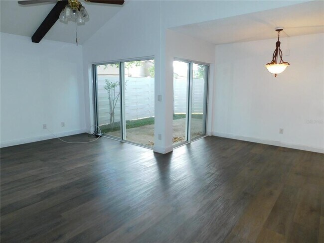 Foto del edificio - 2561 Forest Run Ct