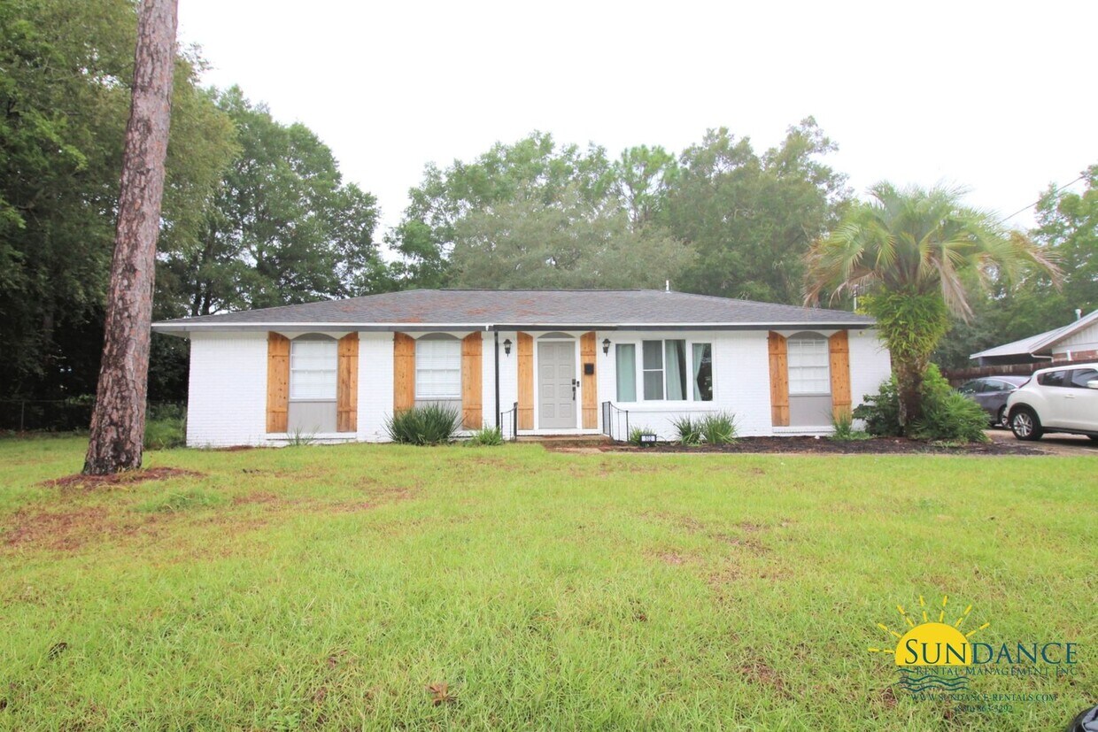 Foto principal - Stunning 4 Bedroom Home in Niceville!