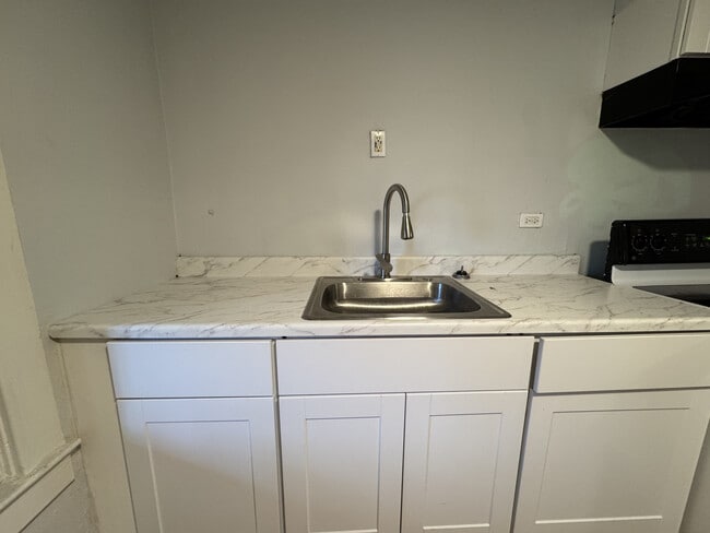 Building Photo - 71 S 6th Ave