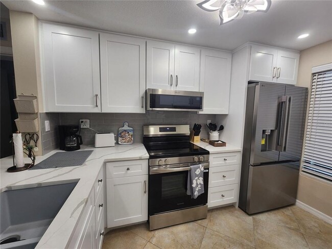 Building Photo - 6361 Bahia Del Mar Blvd S