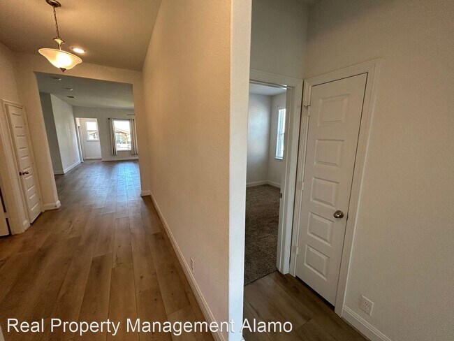 Building Photo - 3 br, 2 bath House - 5922 Akin Glen
