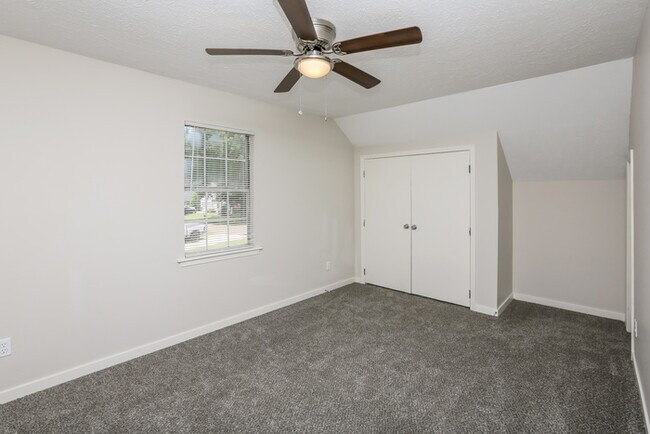 Building Photo - 5 Burgess Cove