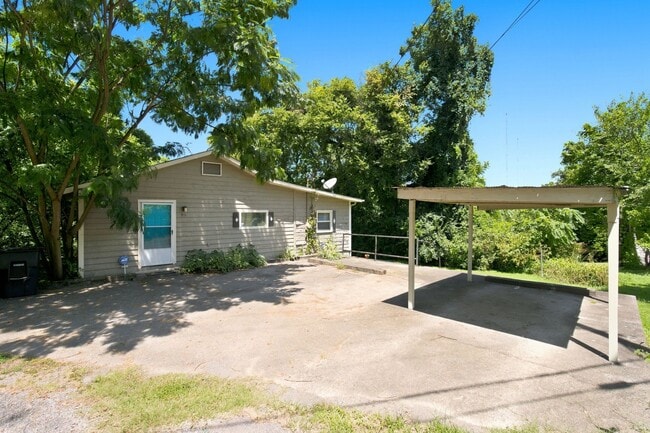 Building Photo - 501 Weakley Ave