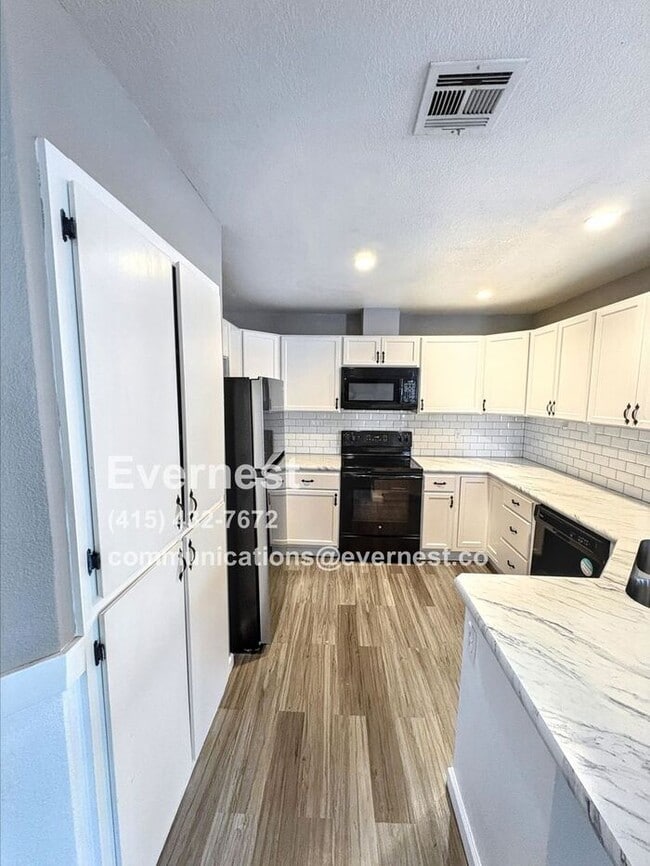 Building Photo - 1631 Porter Way