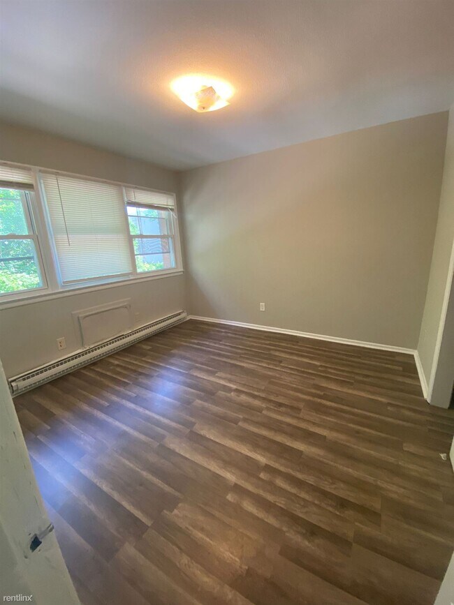 Building Photo - 2 br, 1 bath Condo - 40 Donna Dr