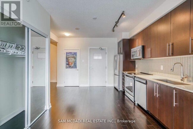 Building Photo - 510 Curran Place