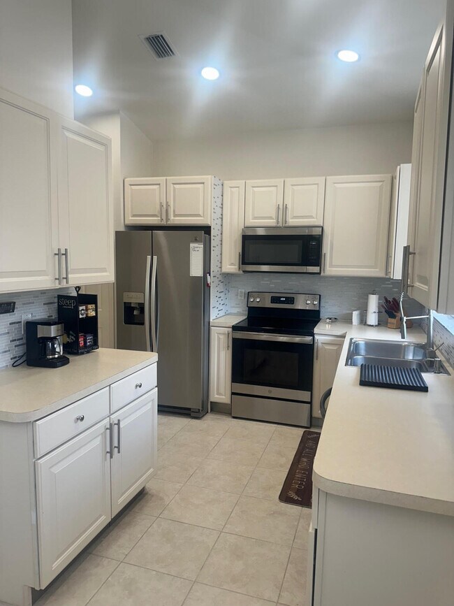 Foto del edificio - 8133 Mulligan Cir