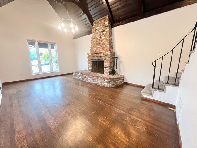 Building Photo - Charming Two Story Home in Belmont Shore near 2nd Street