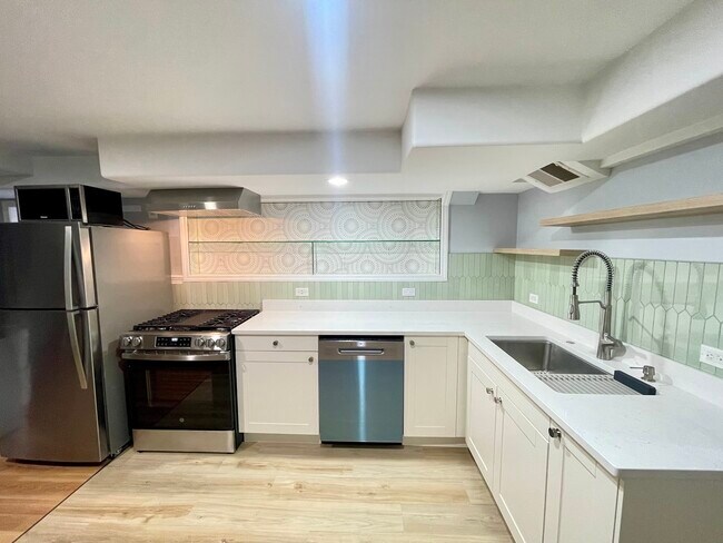 Foto del edificio - 2112 N Sawyer Ave