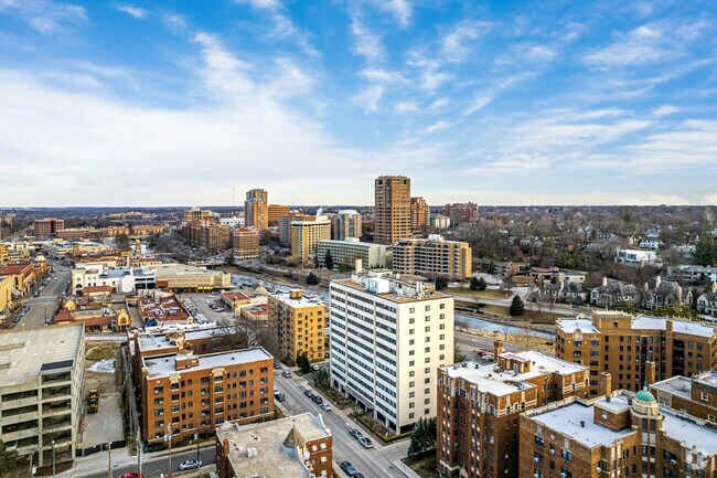 Foto aérea - Winston Churchill Condominiums