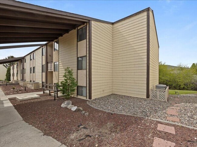 Building Photo - 303 Gage Blvd