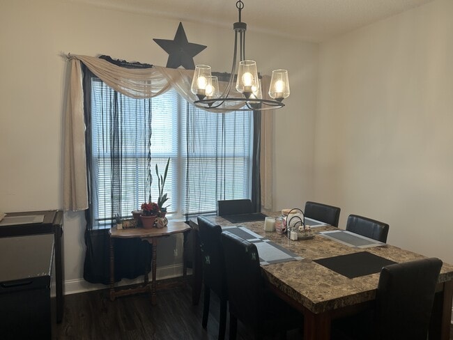 Foto del edificio - 345 Mcclelland Lp NE