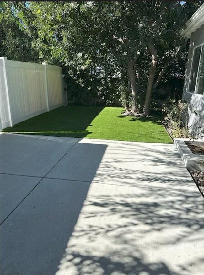 Building Photo - 1419 W 216th St