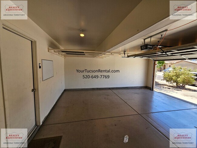 Foto del edificio - 3/2 & a Loft, AC off of River Road near Oracle Road