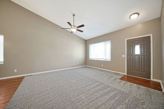 Foto del edificio - Home with newly finished basement!