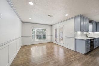 Building Photo - 855 Judiway St