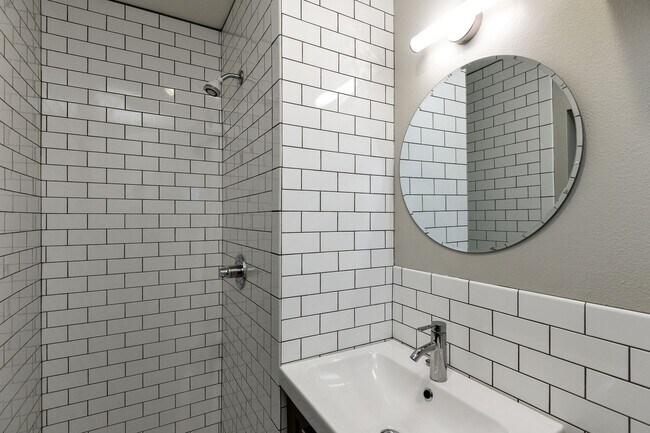Foto del edificio - 4406-4410 Granbury TriPlex