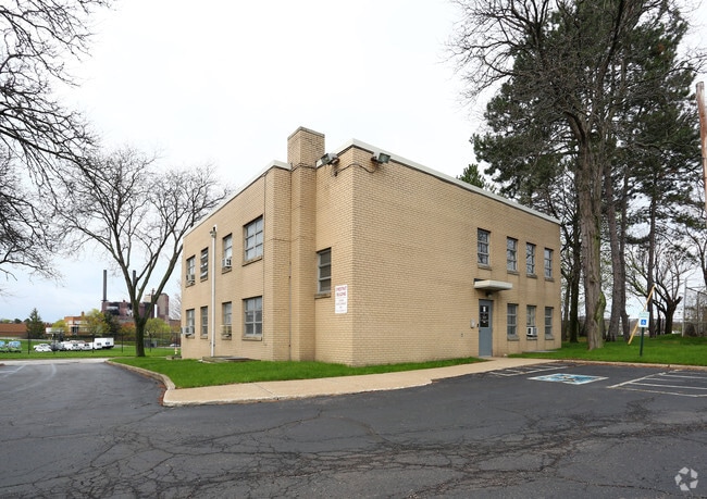 Building Photo - 201 W Chestnut St