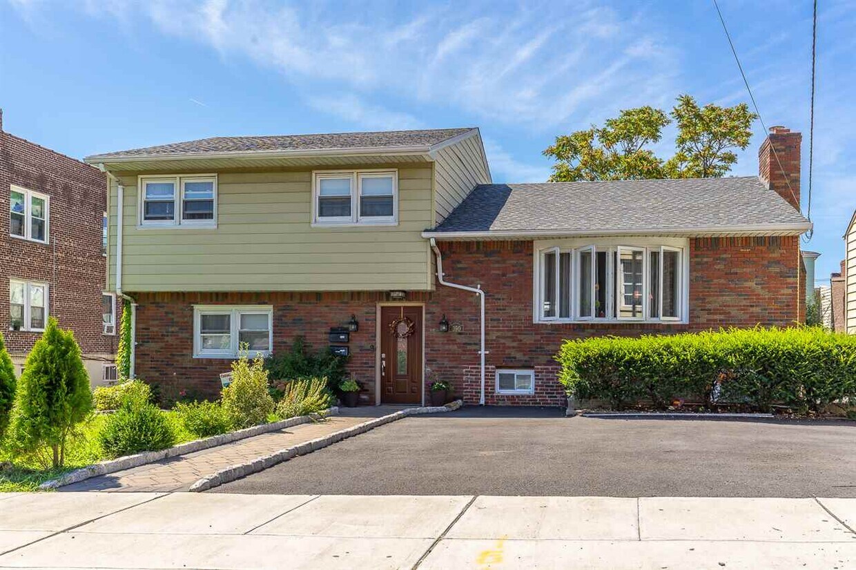 Primary Photo - 390 Jersey Ave
