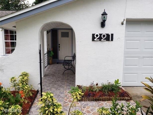 Building Photo - 4 br, 3 bath House - 221 W Highland St