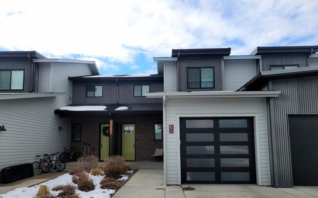Foto del edificio - 3083 Warbler Way