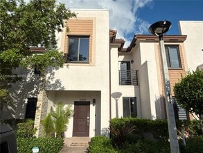 Building Photo - 20784 NE 5th Ct