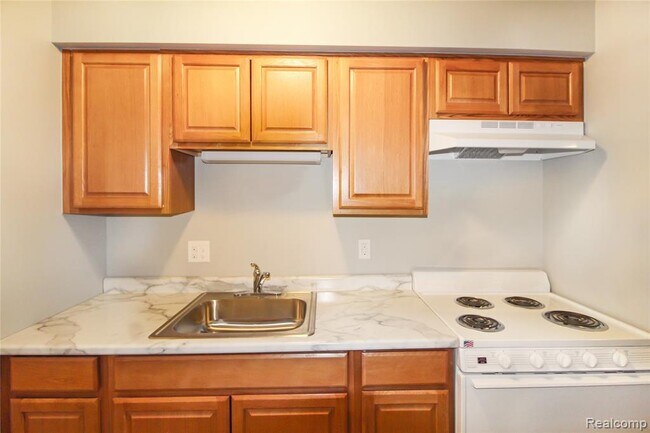 Foto del edificio - 24024 Hall Rd