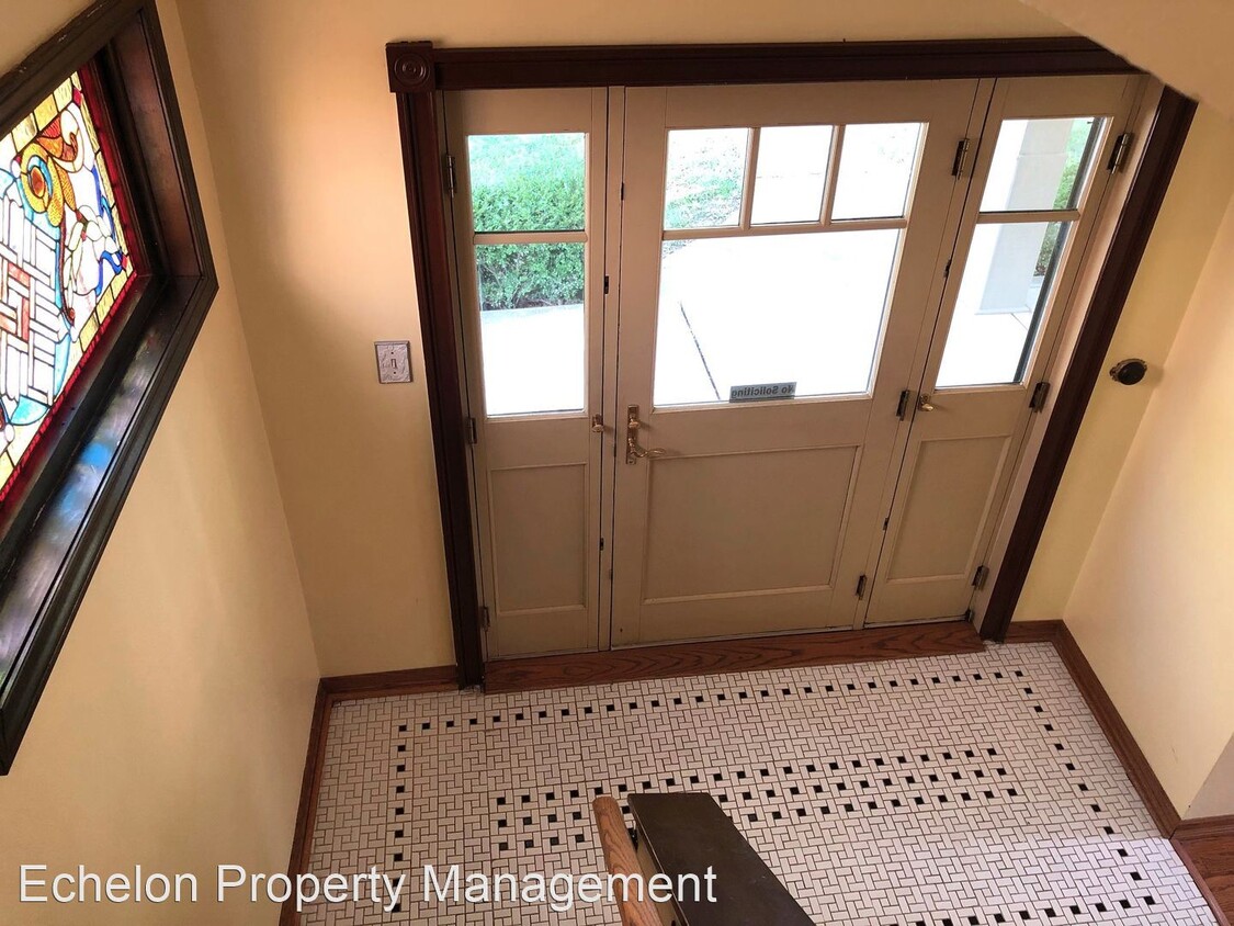 Primary Photo - 3 br, 2.5 bath House - 1000 S Broadway
