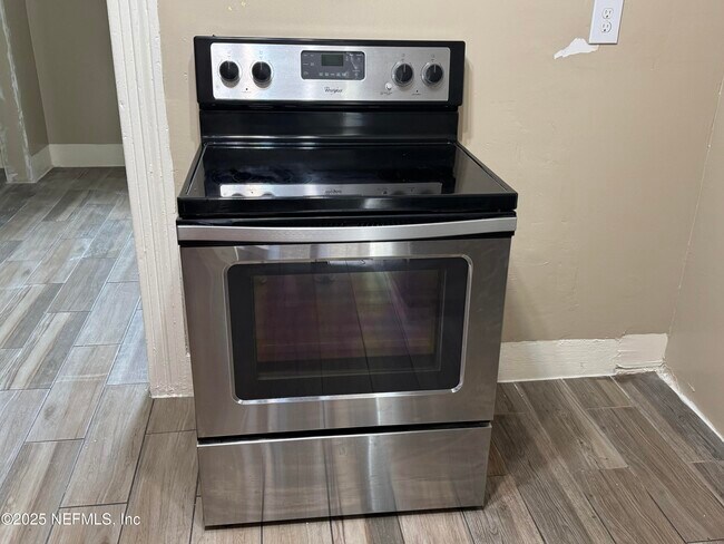 Building Photo - 1228 Winthrop St