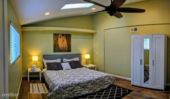 Building Photo - 4 br, 3 bath House - 1548 E San Carlos Pl