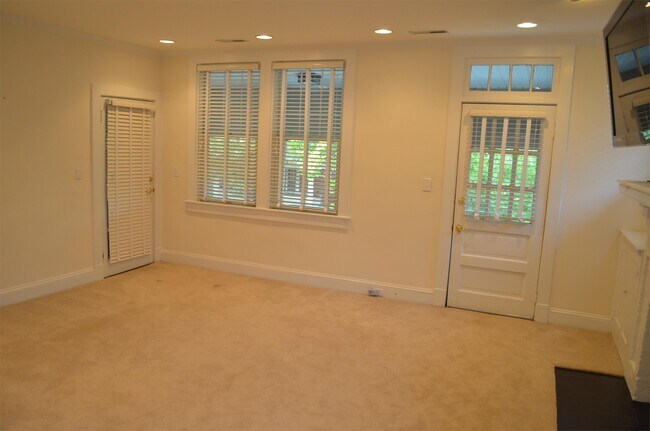 Foto del edificio - 621 W Princess Anne Rd