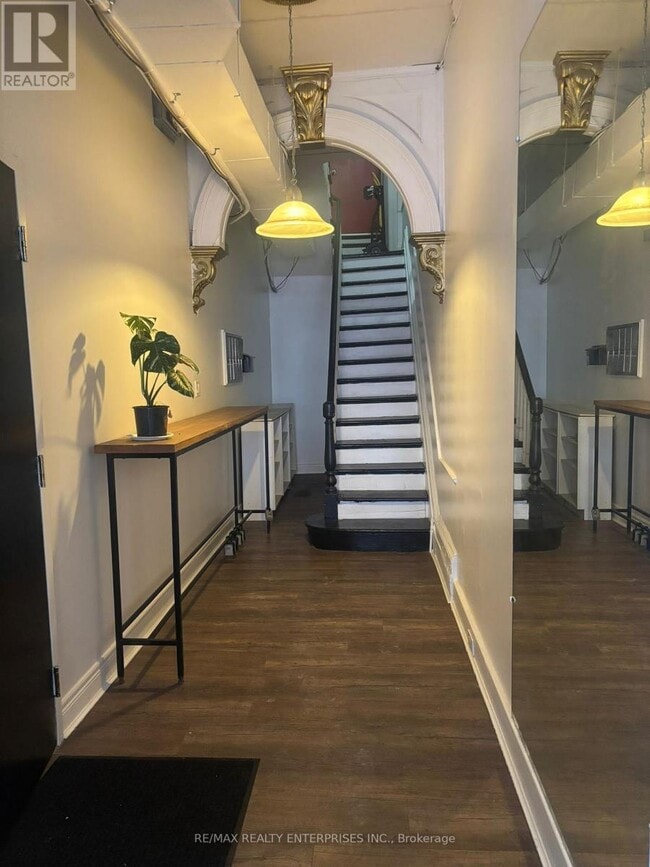 Photo du bâtiment - 156 James St S