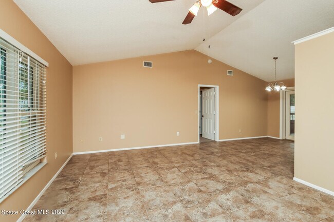 Foto del edificio - 1367 Unter Ave NW