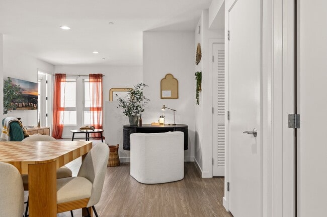1B Kitchen/Office - Urbanpolitan