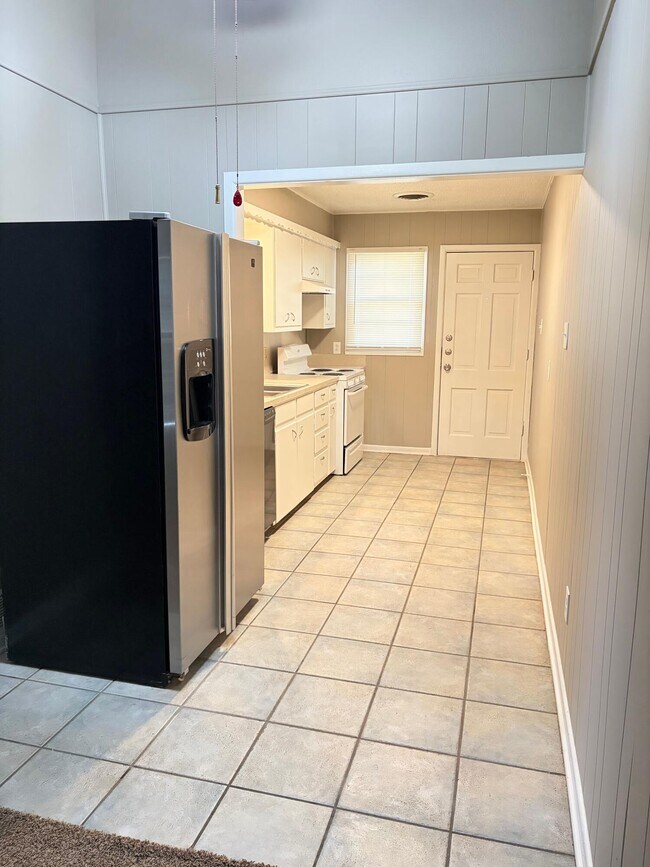 Building Photo - 3404 70th Dr